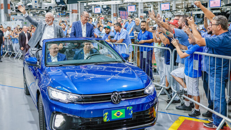 Presidente da República, Luiz Inácio Lula da Silva, durante visita à linha de produção da da Volkswagen, em São Bernardo do Campo (Foto: Ricardo Stuckert)